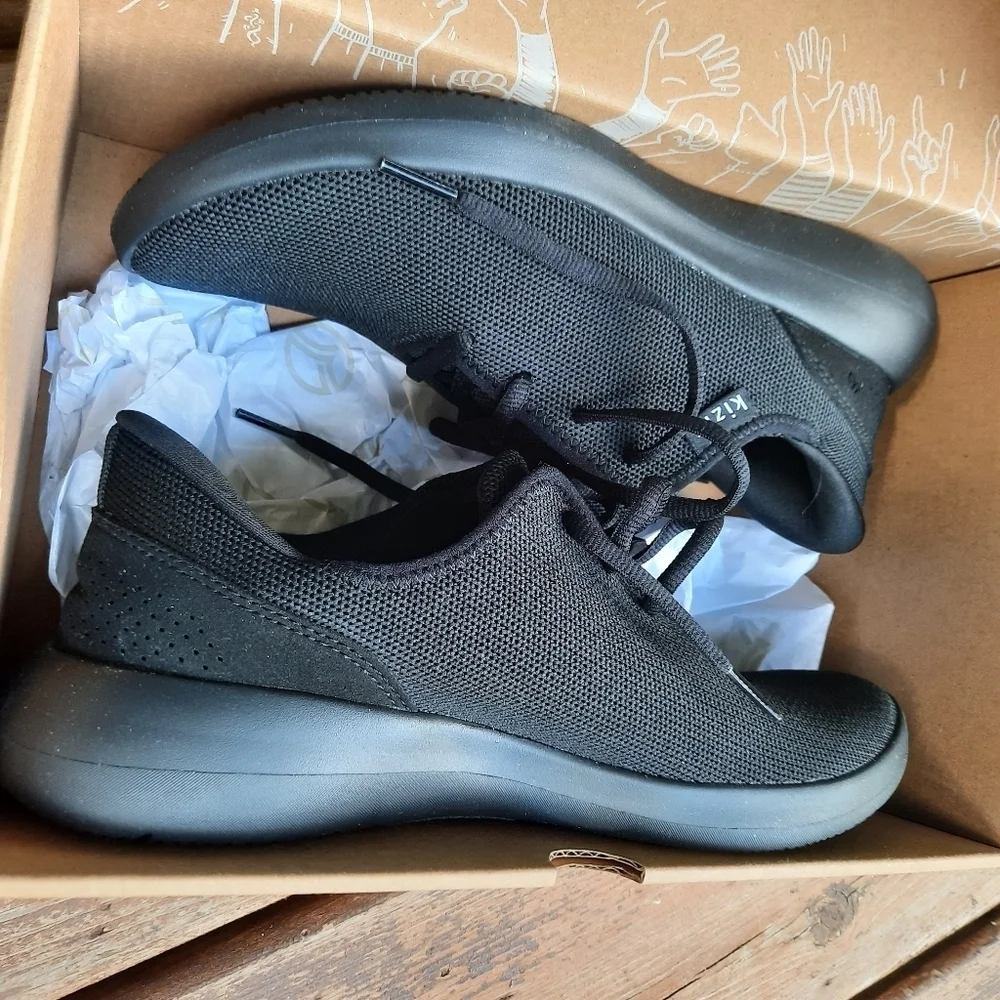 NIB Kizik Madrid Eco-Knit Hands-Free Shoes Blackout Unisex Men 6.5/Women 8